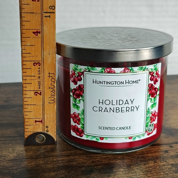 Huntington Home Holiday Cranberry Candle Jar with Festive Label - Picture 9 of 10